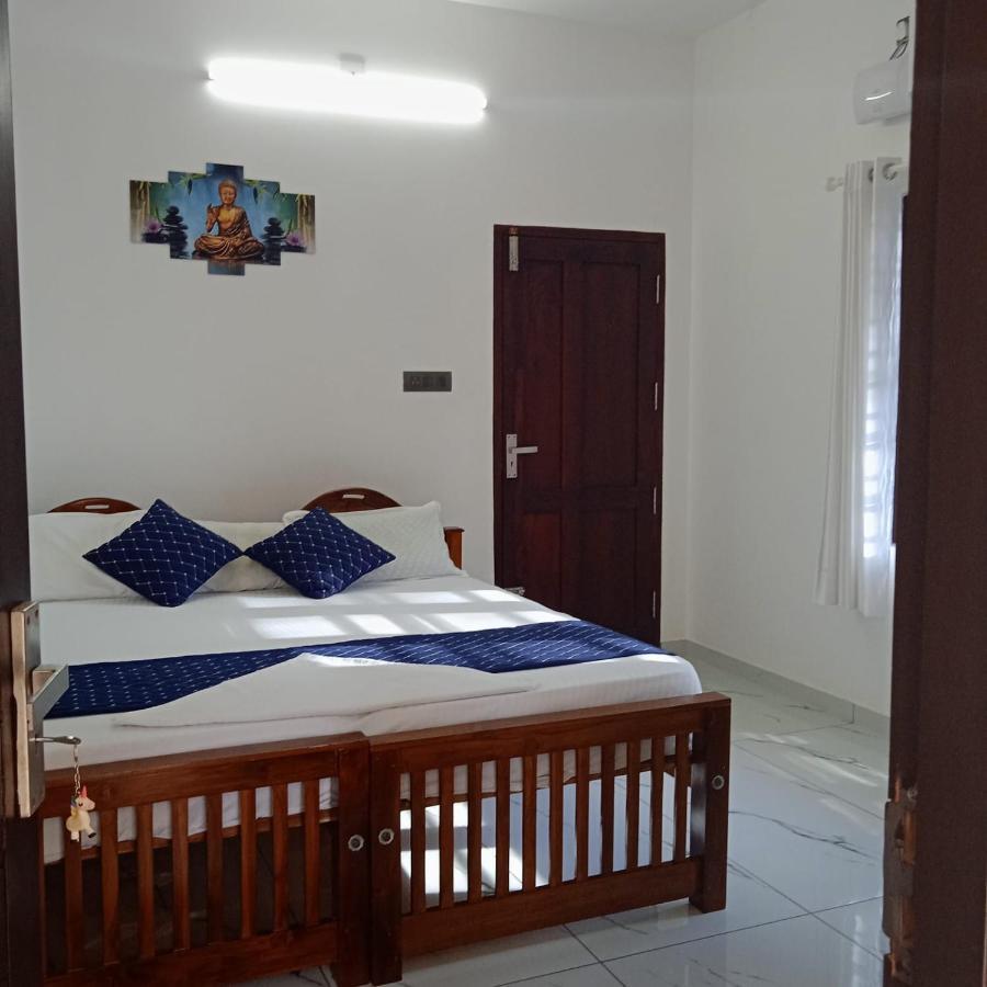 Enocean Homestay Cherai Beach Exterior photo
